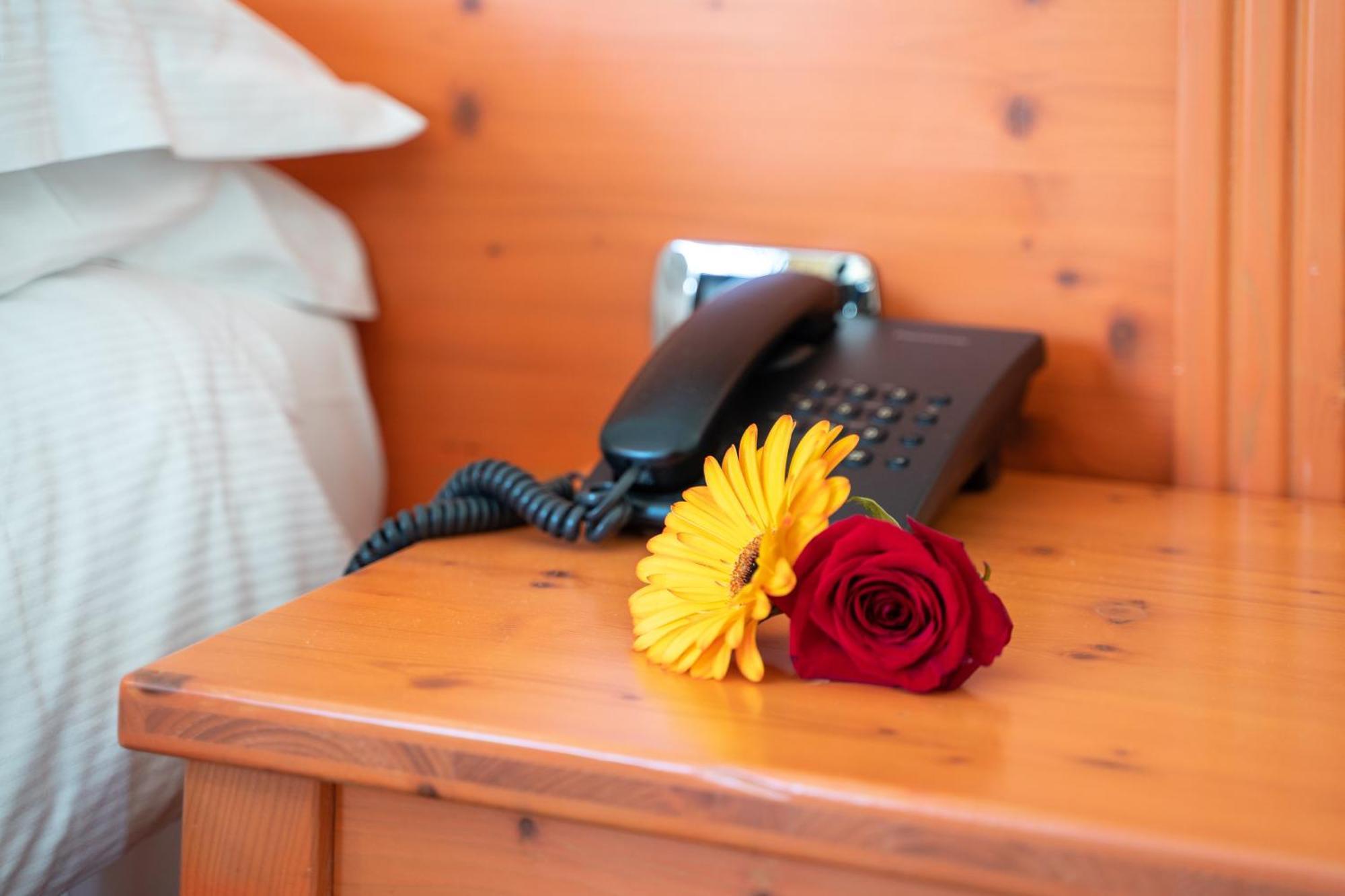 Hotel Residence Montelago Ternate  Екстериор снимка