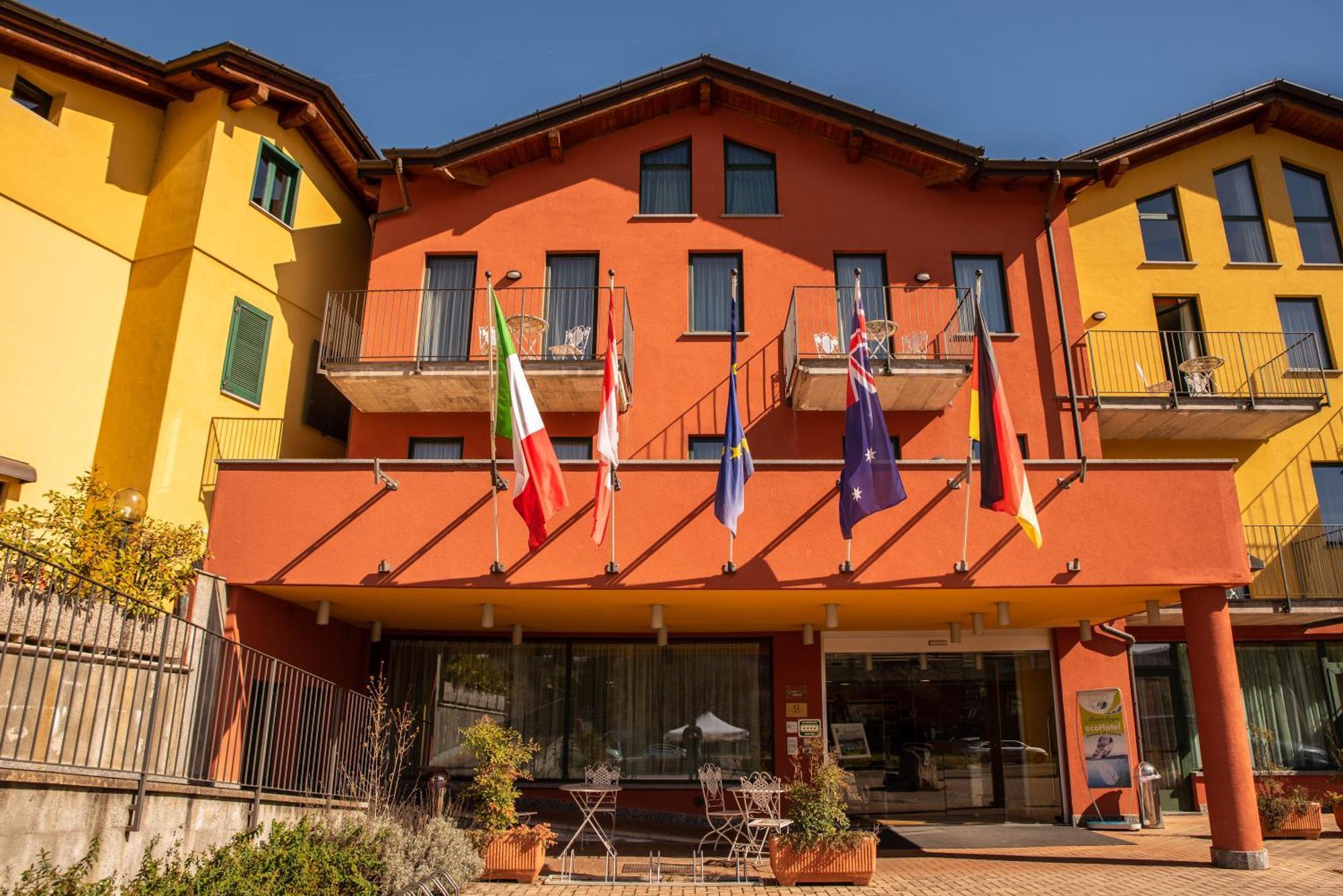 Hotel Residence Montelago Ternate  Екстериор снимка